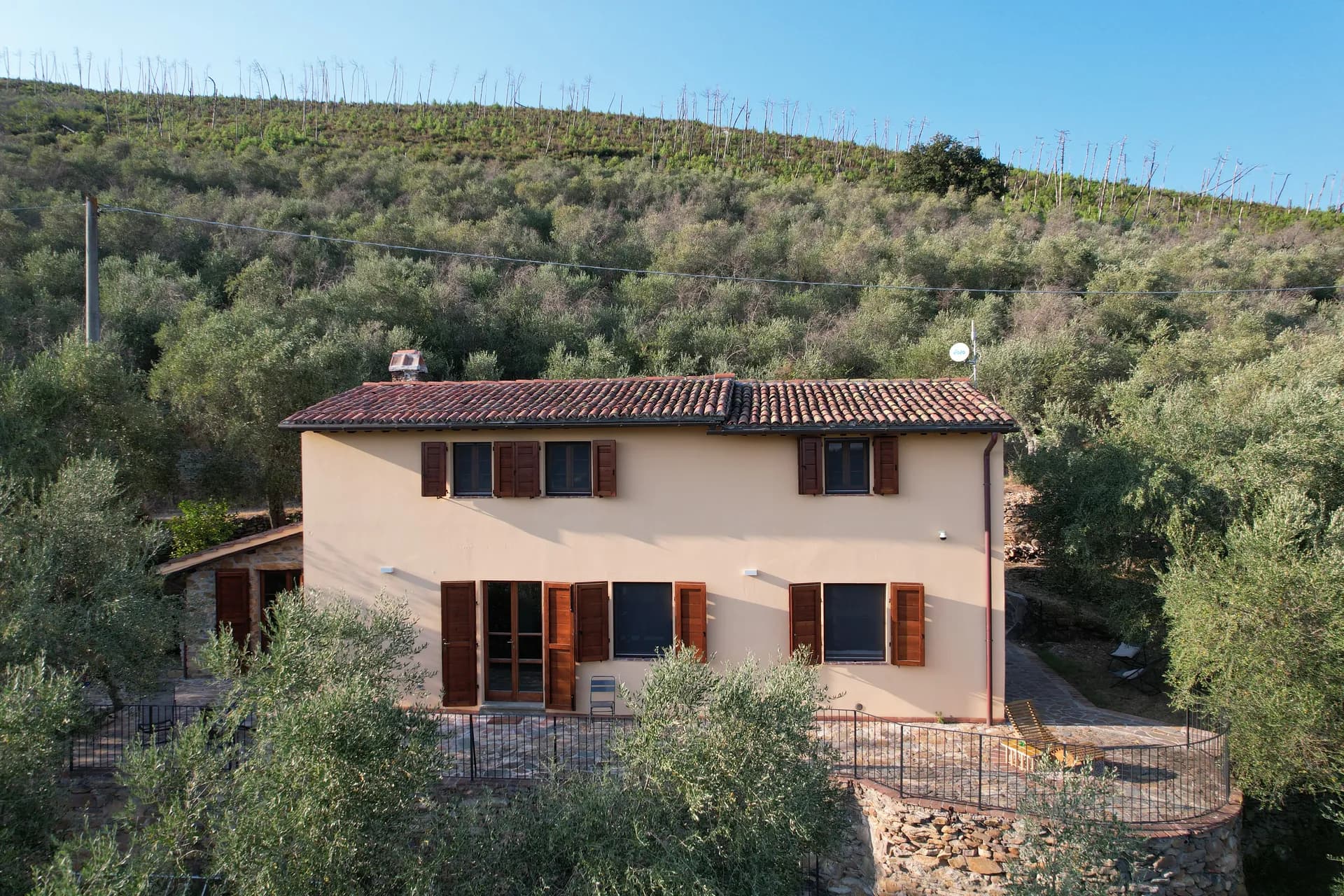 Casale Eleo and its terracotta roof seen from above