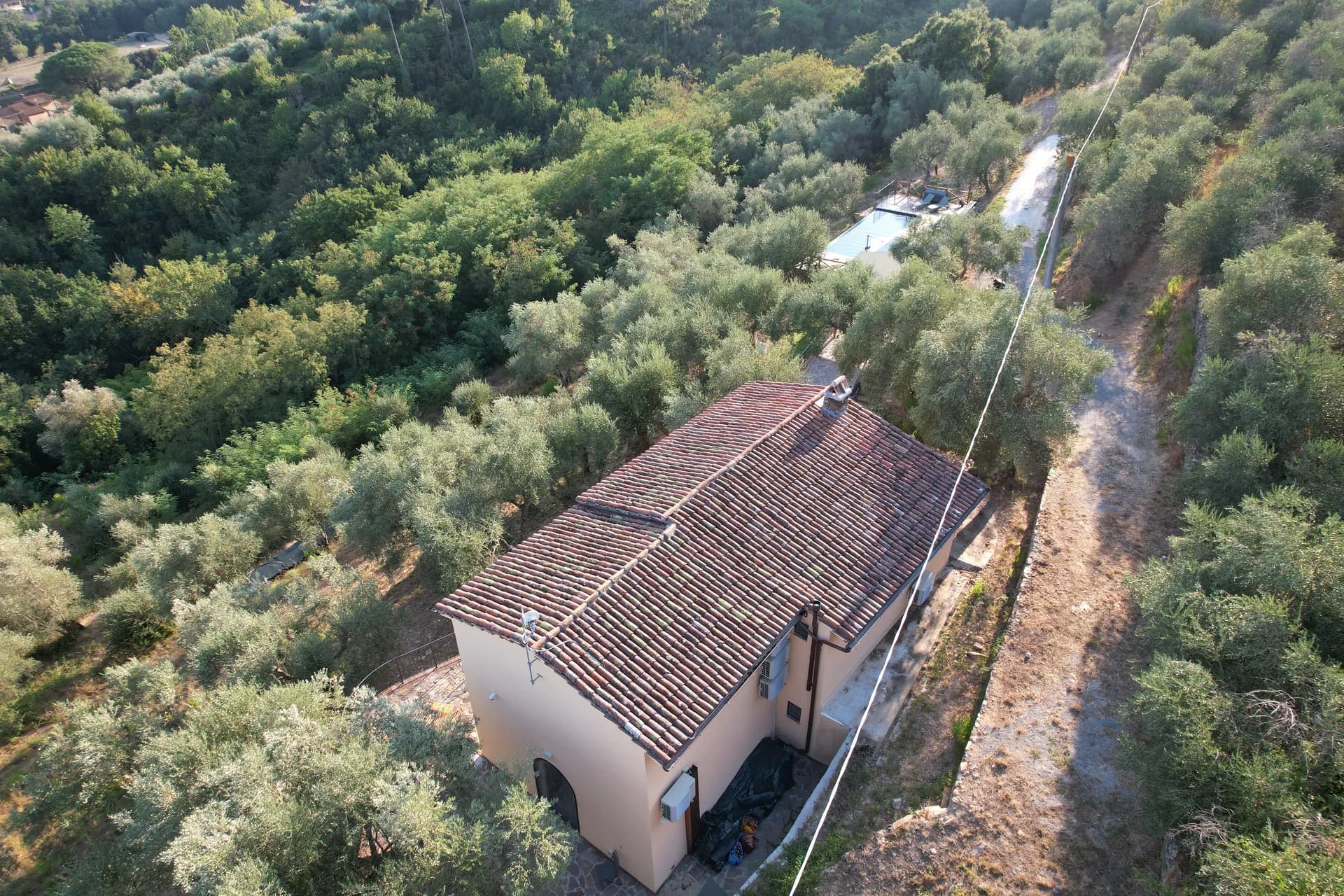 The hillside farmhouse at Casale Eleo above Vicopisano