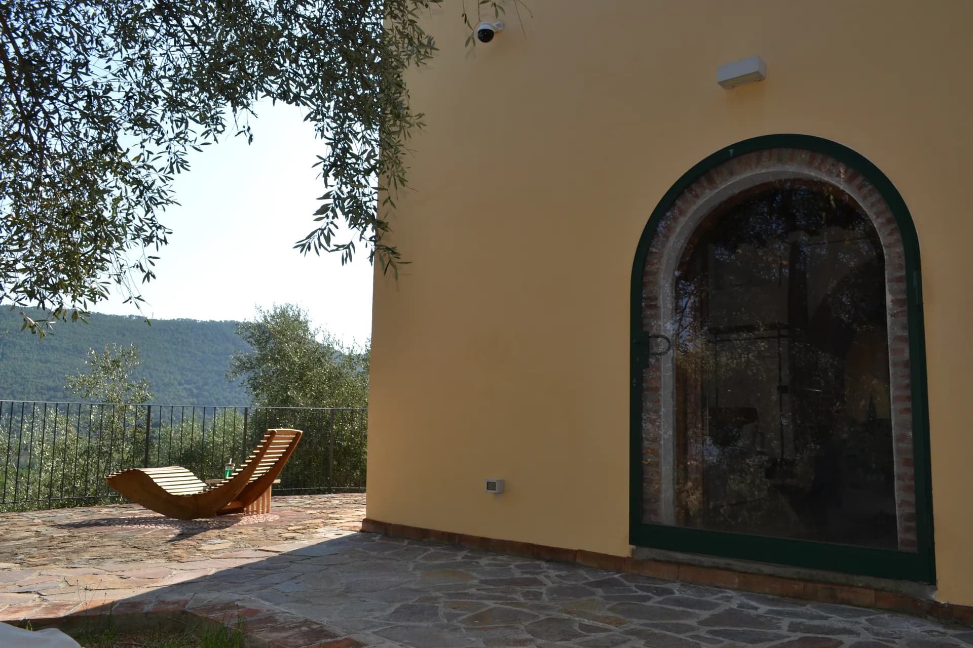 The hillside farmhouse at Casale Eleo above Vicopisano