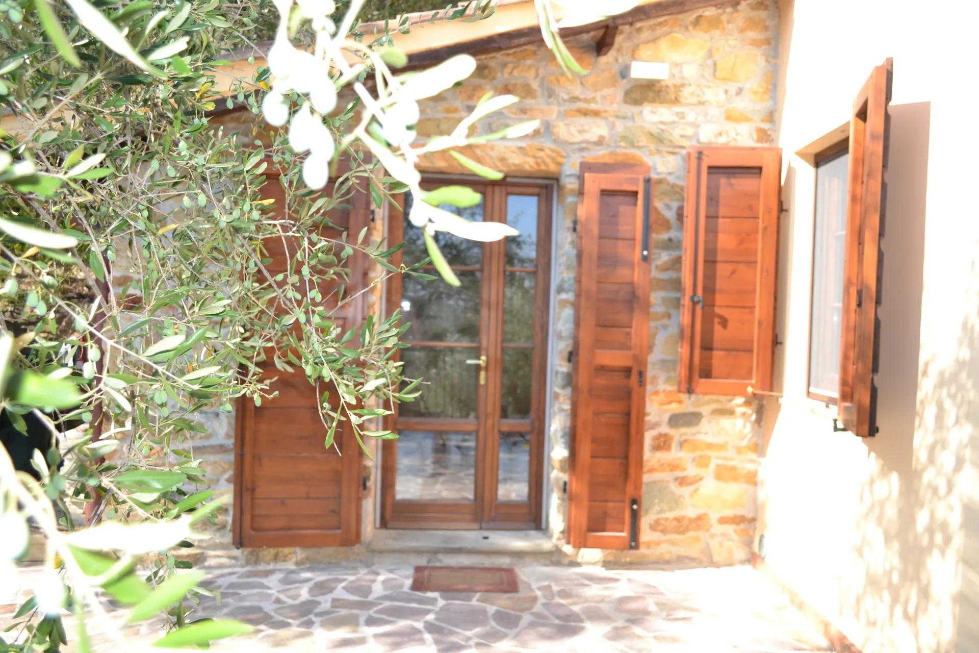 The hillside farmhouse at Casale Eleo above Vicopisano