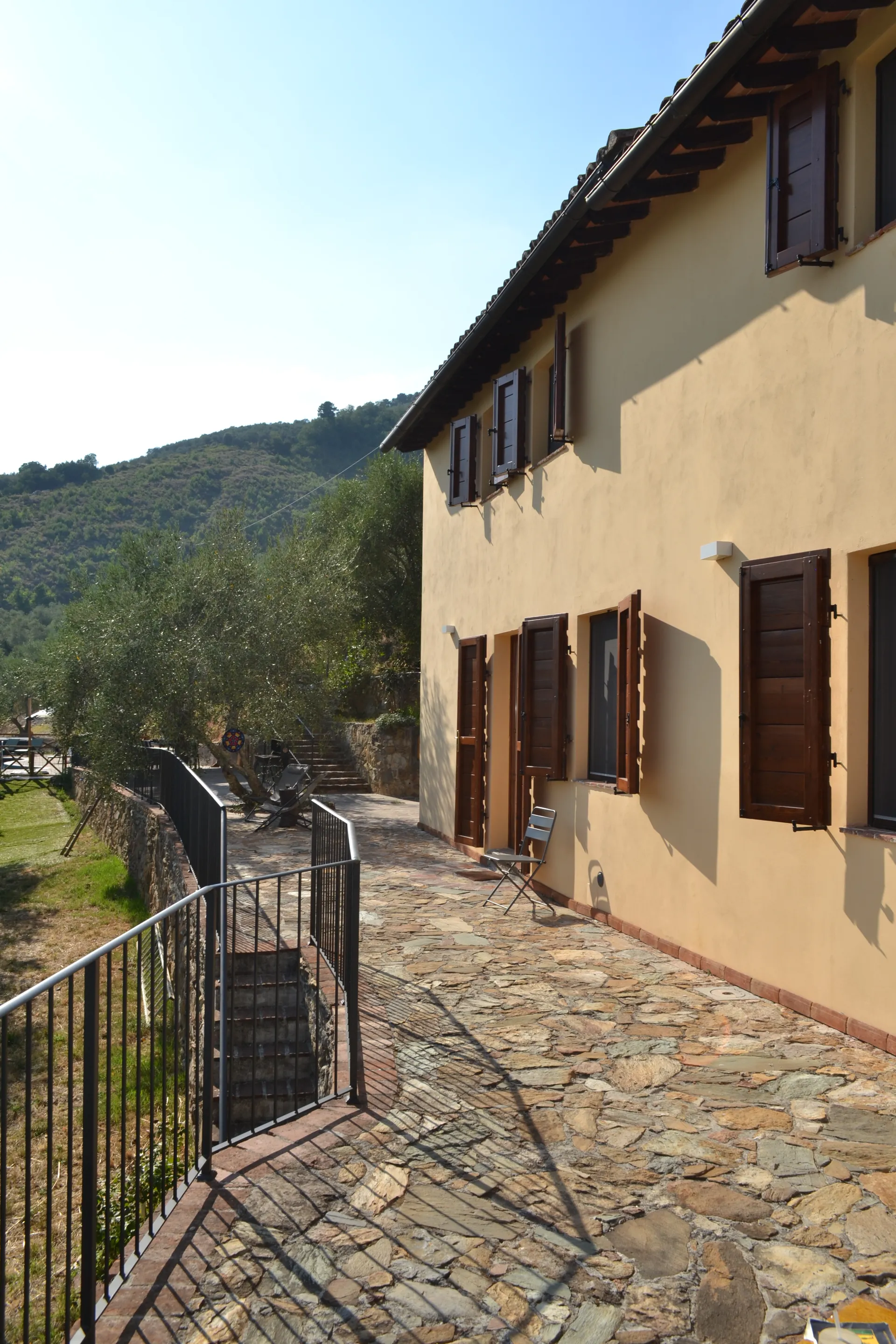 The hillside farmhouse at Casale Eleo above Vicopisano
