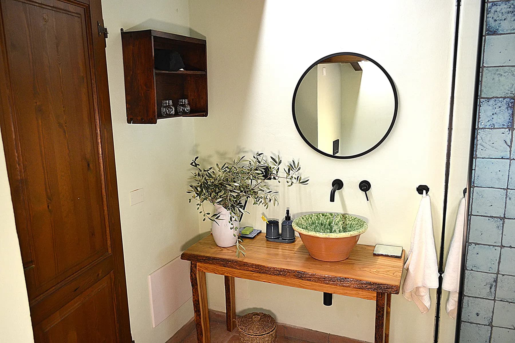The ensuite bathroom at Casale Eleo