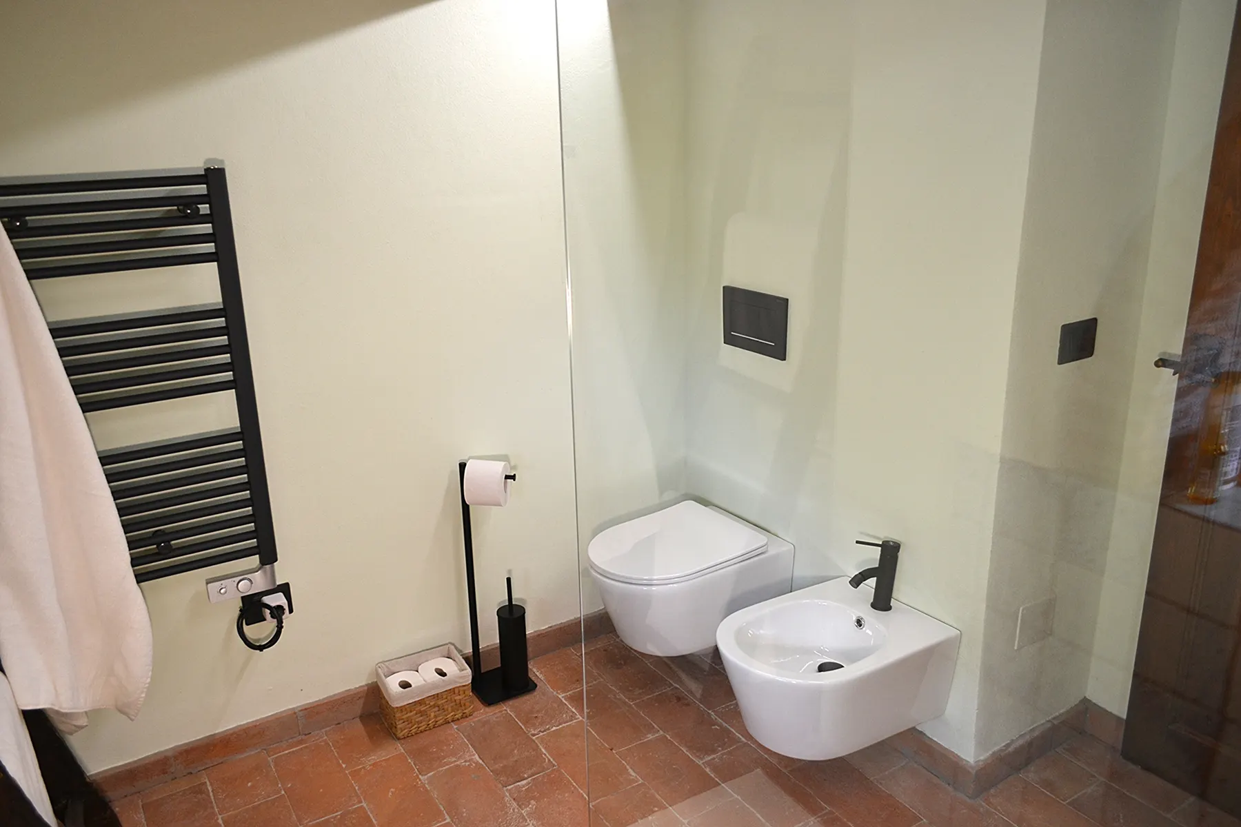 The ensuite bathroom at Casale Eleo