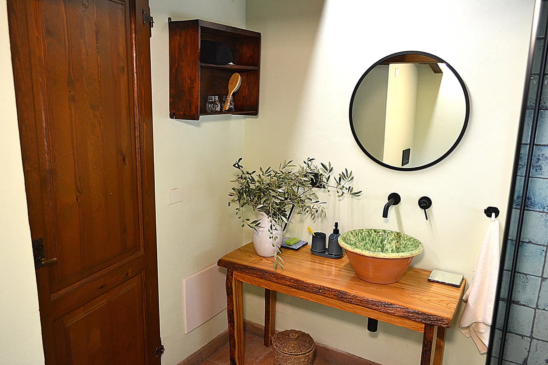 The ensuite bathroom at Casale Eleo