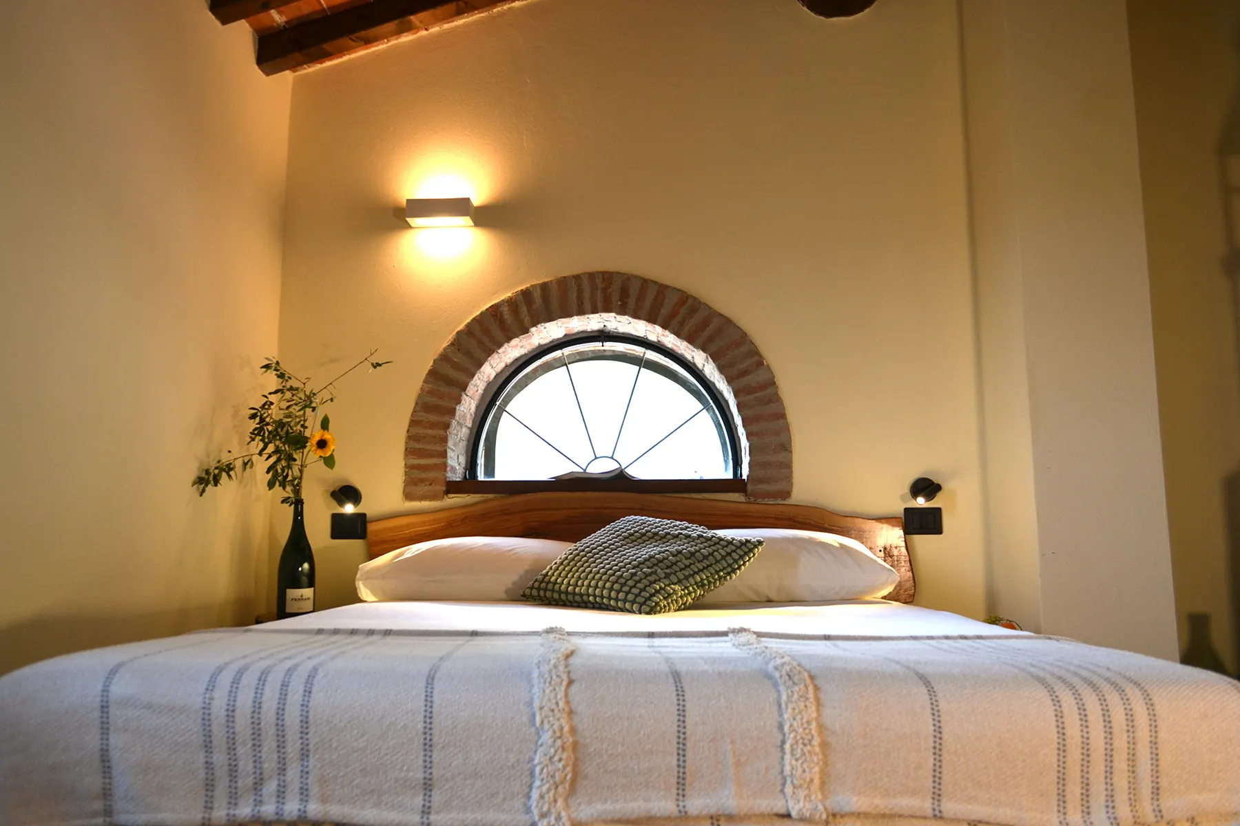 The master bedroom at Casale Eleo