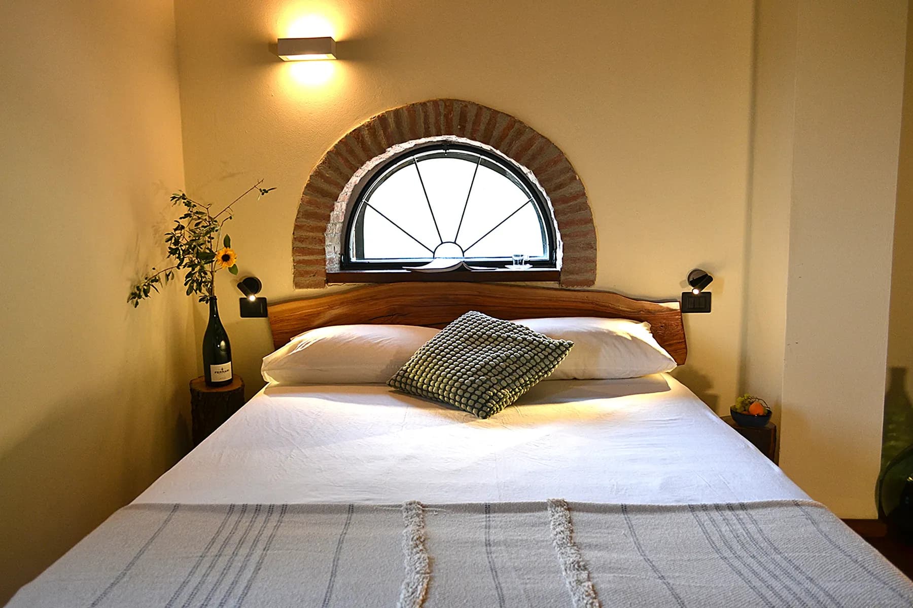 The master bedroom at Casale Eleo