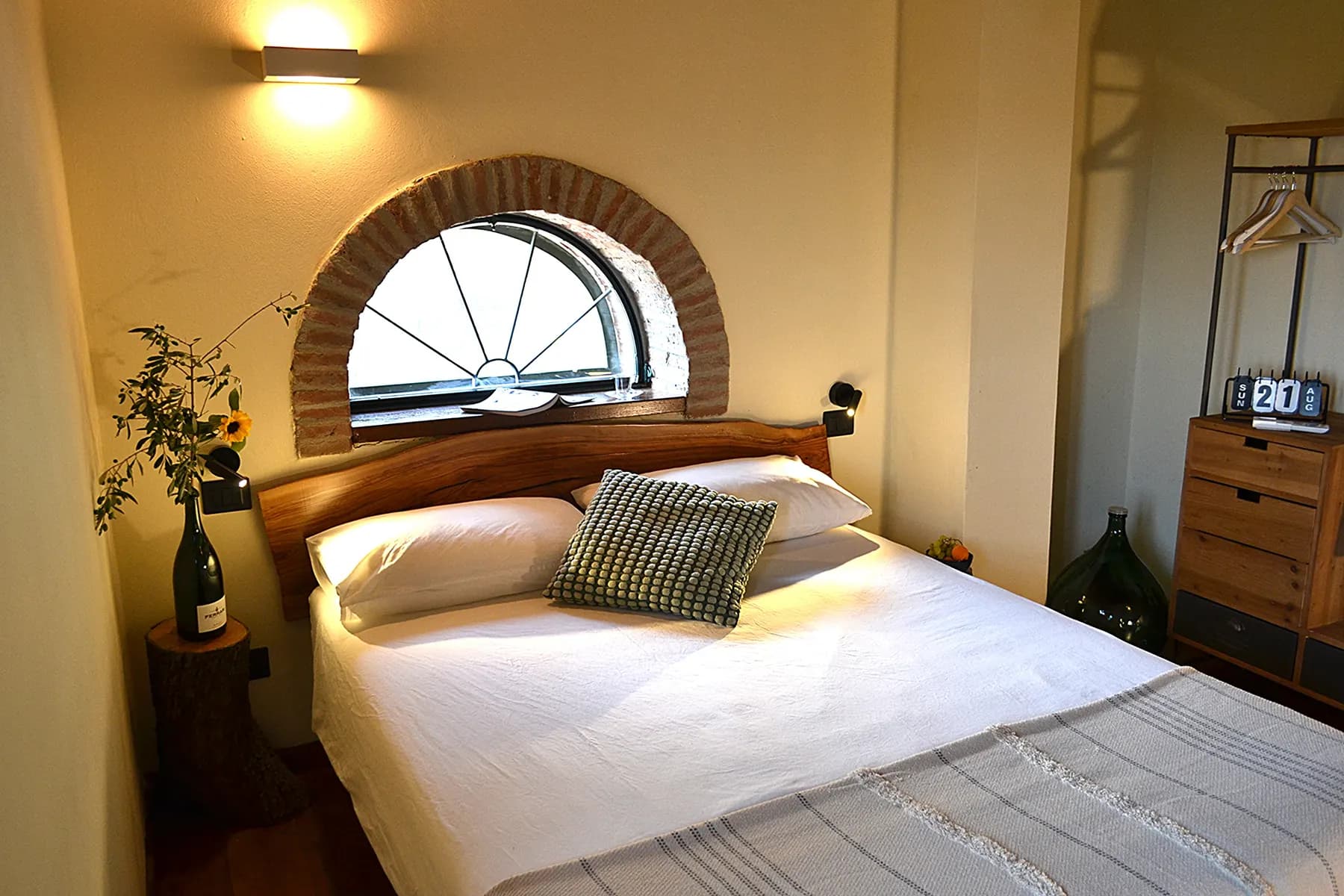 The master bedroom at Casale Eleo
