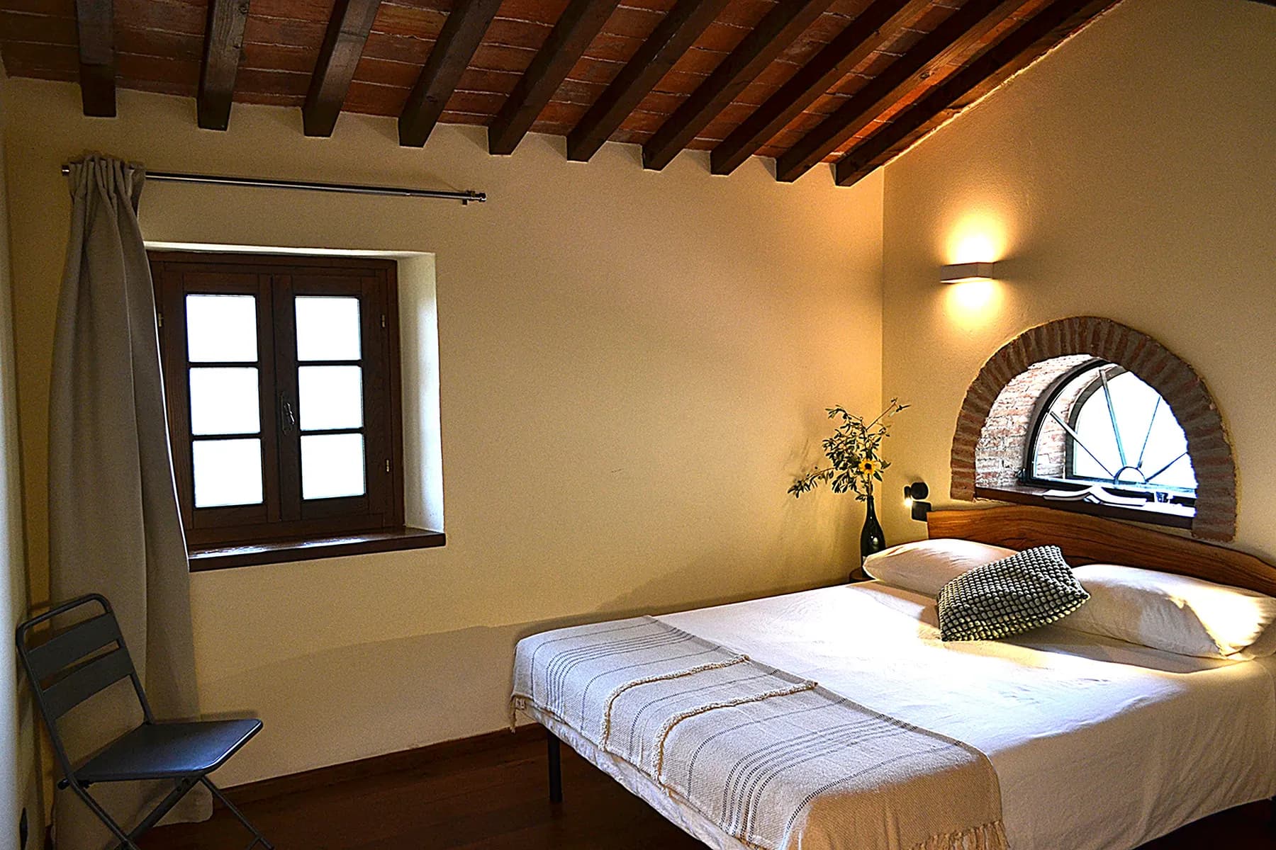 The master bedroom at Casale Eleo
