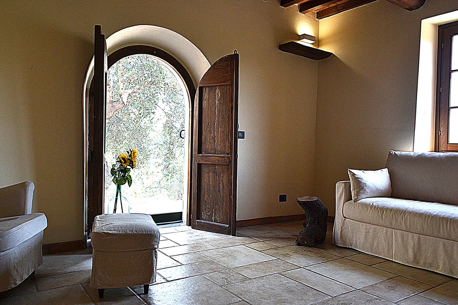 The sitting room at Casale Eleo